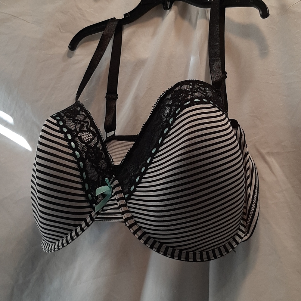 BODY EMBRACE Lingerie